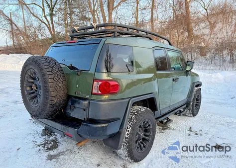 2011 Toyota Fj Cruiser z USA, uszkodzony, nr VIN JTEBU4BF2BK107897